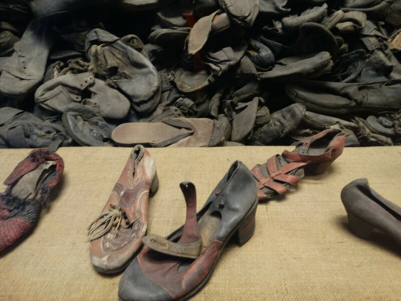 Вещи, оставшиеся от узников. Обувь