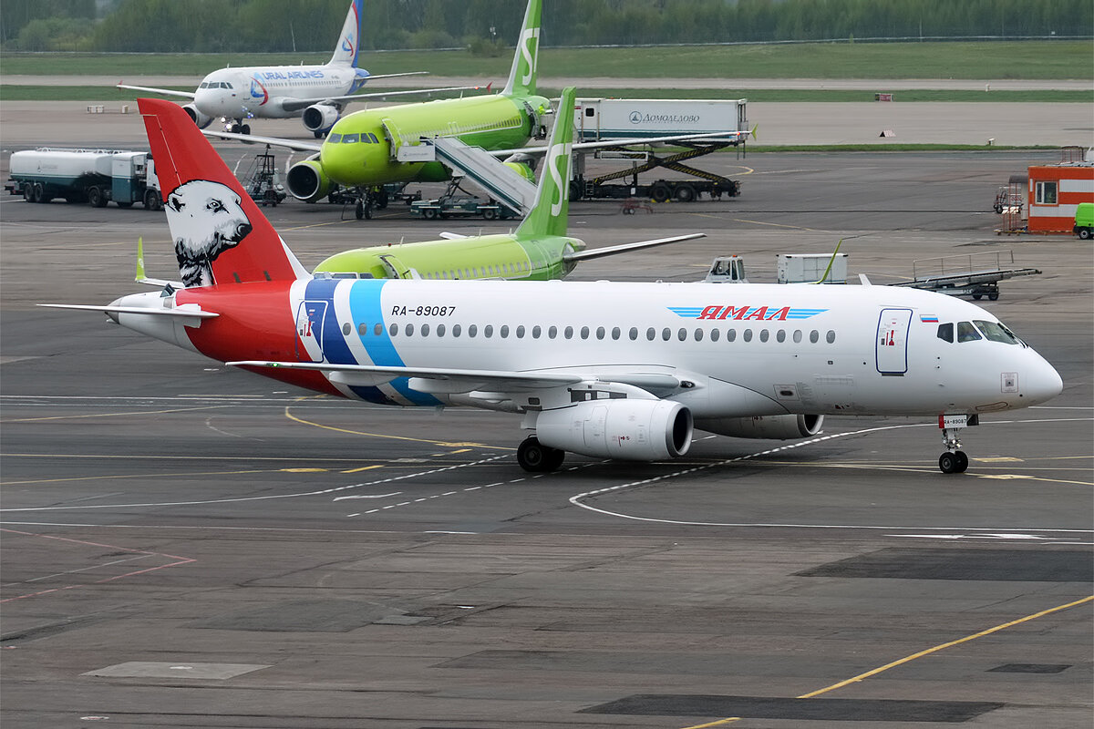 Sukhoi Superjet 100 авиакомпании Ямал, фото: wikimedia.org