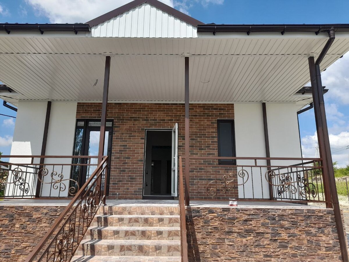 Отличная новость для тех, кто давно мечтал купить загородную недвижимость вблизи Черного моря! Недалеко от Анапы и Новороссийска

Исключительного качества дома в новом строящемся коттеджном посёлке удивят вас изяществом, удобством, качеством исполнения!

Дюжина причин не тянуть и купить дом именно здесь:

1,Удобная локация, вся инфраструктура и транспорт рядом.

2.Тихое спокойное место.

3, Качество материалов - газоблок, утеплитель минвата, стильная отделка фасада, окна Веко, отмостка по норме, фундамент свайный.

4. Огороженный участок, завезен чернозем.

5, Забор евроштакетник с кирпичными колоннами, ворота и калитка откатные металлические с элементами ковки, межевой забор - сетка -рабица.

6. Подключение  коммуникаций - газ, свет. 

7. Скважина со всей автоматикой, канализация центральная (общая на КП).

8. Качественная предчистовая отделка - стены под покраску, керамогранит в зонах теплых полов, санузел в кафеле.

9. Электропроводка по всему дому, включая террасу, котел.

10. Благоустройство района - озеленение, дороги.

11. На выбор планировки и стиль фасада.

12. Любая форма расчета, ипотека господдержки и семейная, полная стоимость в ДКП.

 
Пишите, отвечу на все вопросы! 