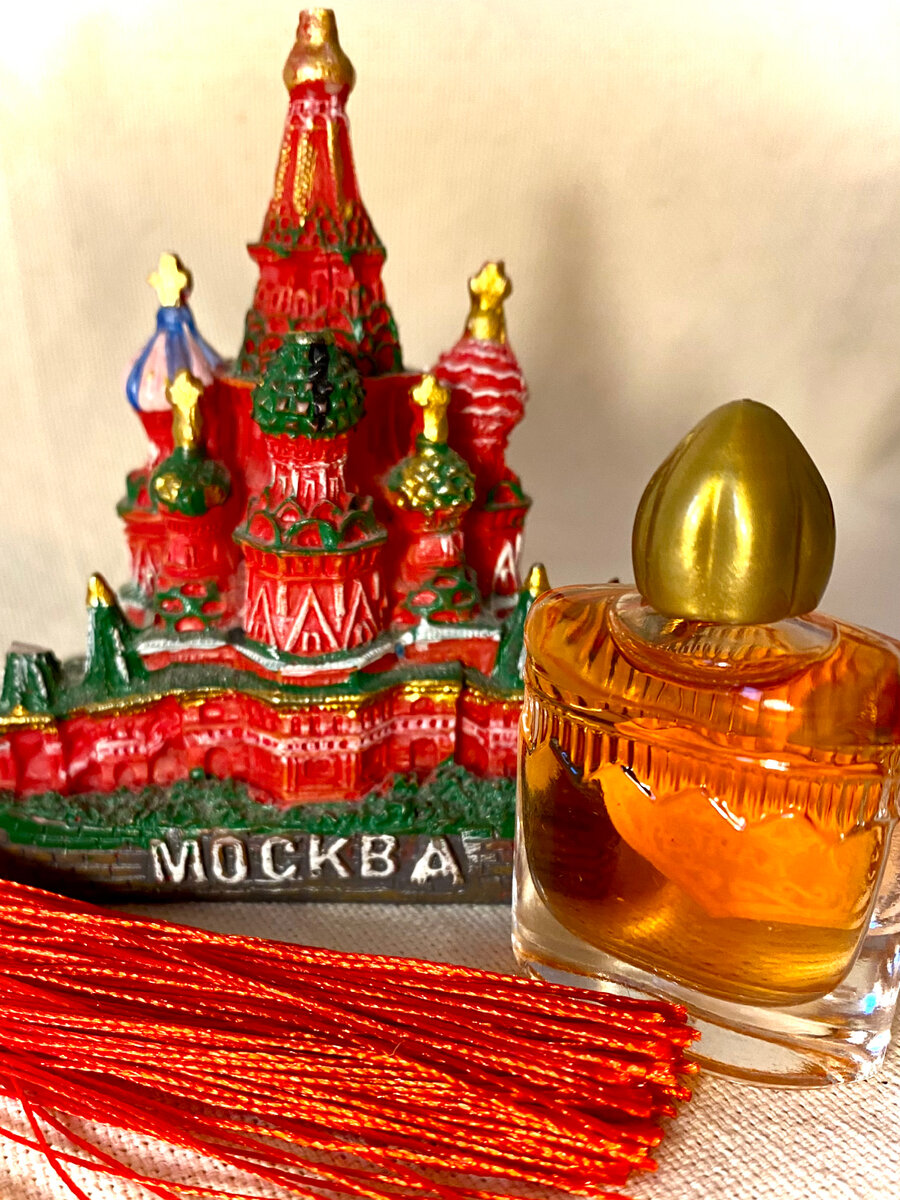 Крошечный флакончик «Красной Москвы Лайт»
