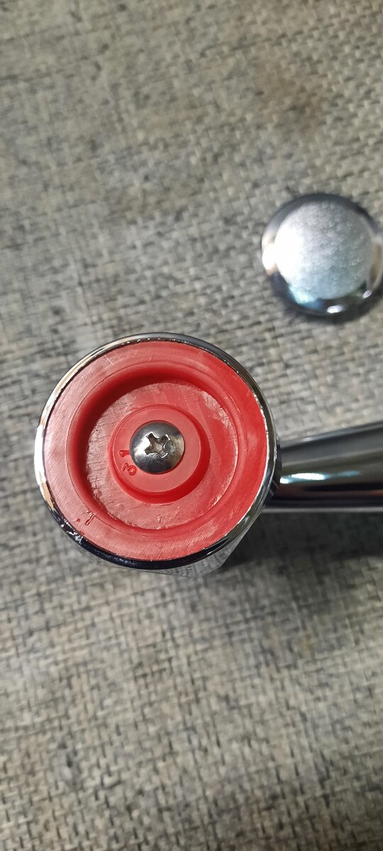 Если болтика нет сверху , тогда ищите его сбоку (тогда понадобится шестигранник ) 