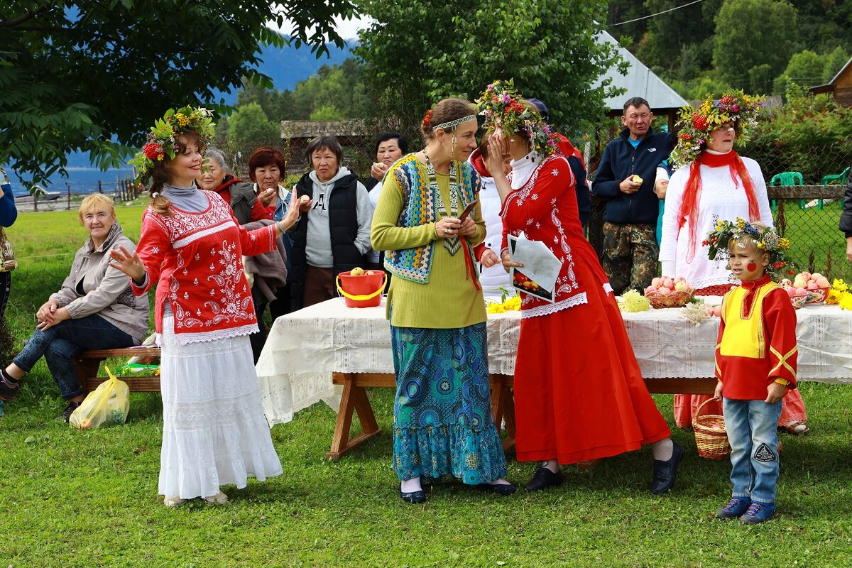 Сколько дней длится спас. Яйлю яблочный спас. Яблочный спас. Выставка яблочный спас в Яйлю. 2005 Год выставка яблочный спас в Яйлю.