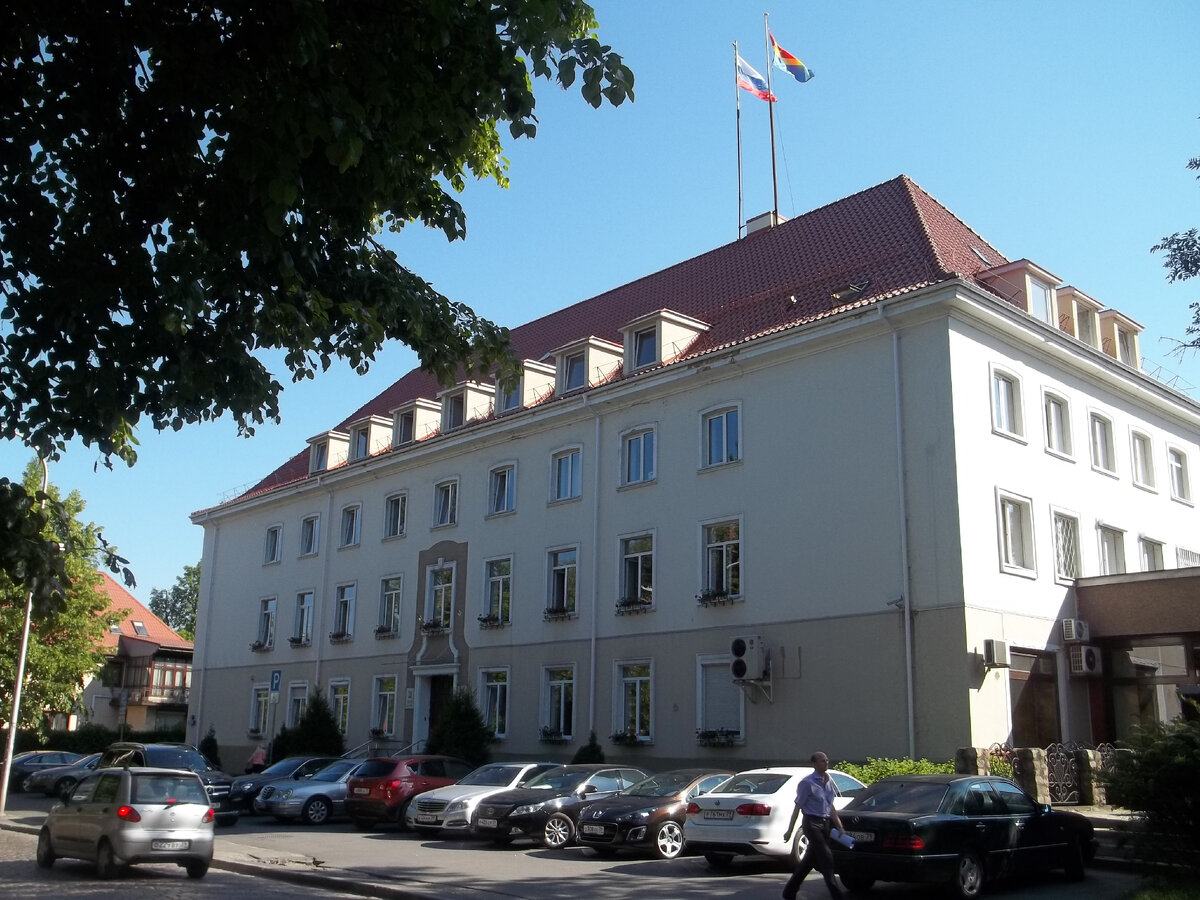 Областная дума (ныне – Законодательное собрание) стала камнем преткновения на пути к обретению главной песни янтарного края