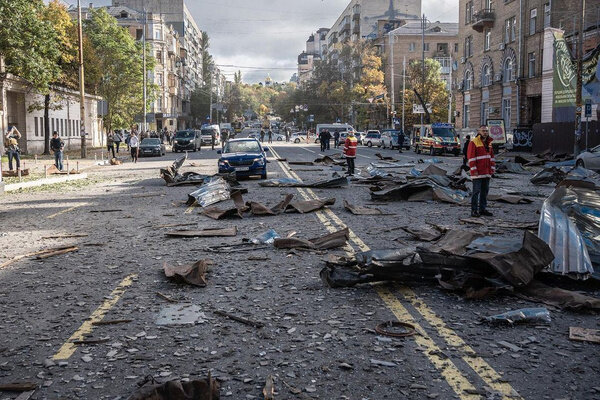 Последствия ударов в Киеве. Фото © Twitter / Brave_Guardian