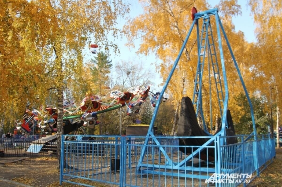 Парк аттракционов зимой Краснокаменск