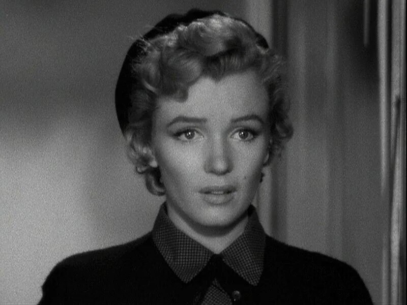 Кадр из фильма "Можешь не стучать" 