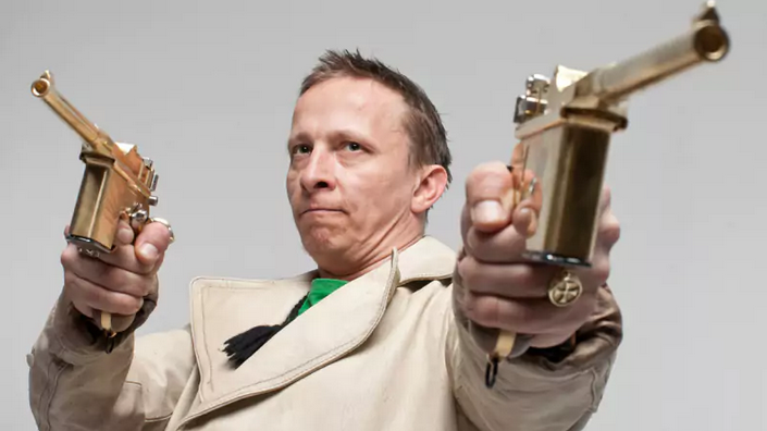 От автора: Поймите меня правильно, он мой любимый актер и человек с чувством юмора. Мне нравятся его фильмы и смотрю их начиная с ДМБ до Соловья Разбойника. Замечательный человек, который способен в упор расстрелять правдой. Поэтому и стих этот будет с ноткой юмора. Думаю, что все поймут.