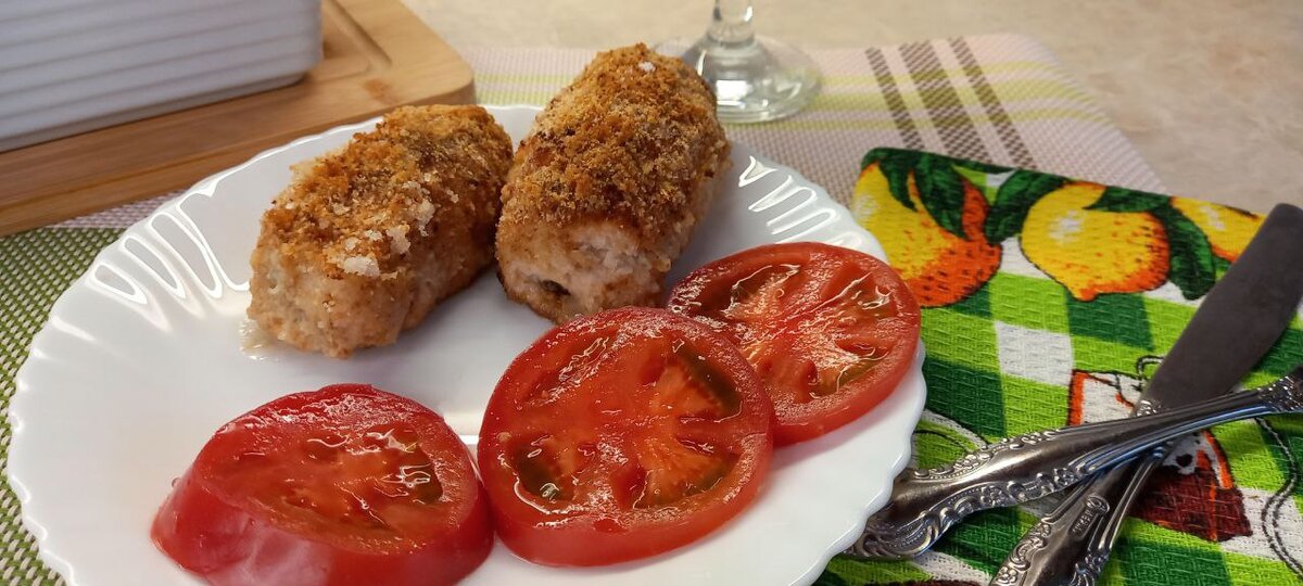 Куриные рулетики с черносливом и яблоком.