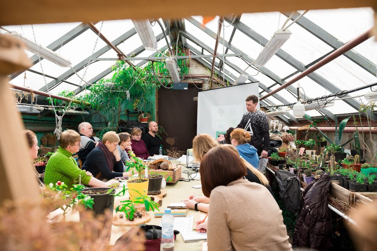 
Фото с мастер-класса по обрезке плодовых деревьев в ботаническом саду г.Воронежа.
