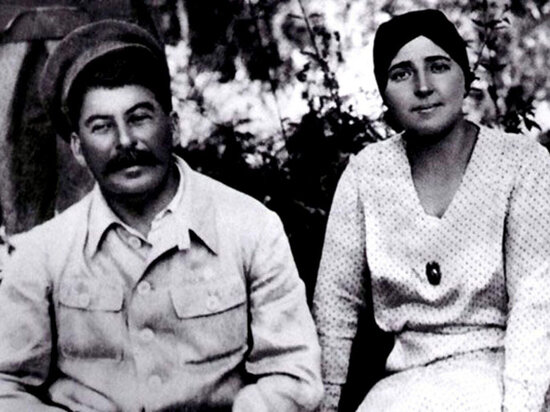     И.Сталин и Н.Аллилуева. / ru.wikipedia.org