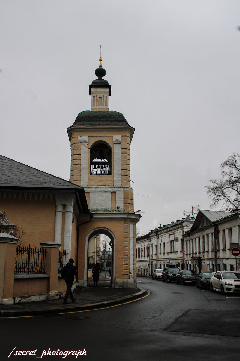 Ивановская горка, глава пятая. Храм Святой Троицы, или Дверь посреди  тротуара | Тайный фотограф Москвы | Дзен