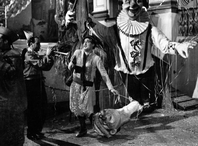 Кадр из фильма «Маменькины сынки»