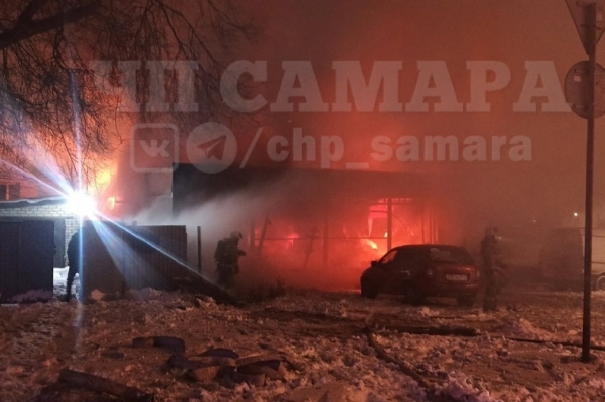    В Самаре загорелся салон ритуальных услуг, на Авроре есть жертвы