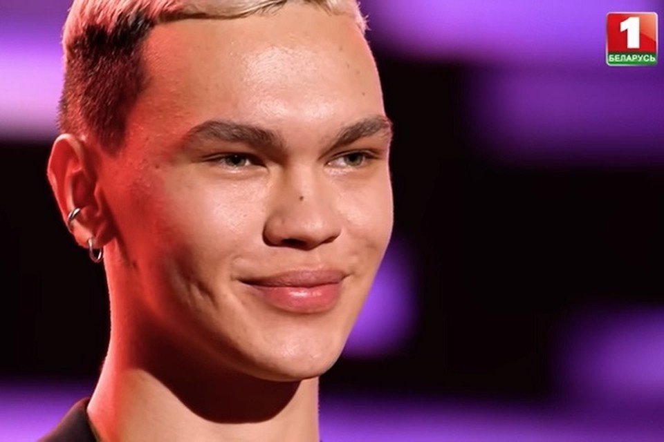     Дмитрий сказал, что он "певица, модель, телеведущая, дизайнер - только в мужском обличье". Скрин видео "Беларусь-1"