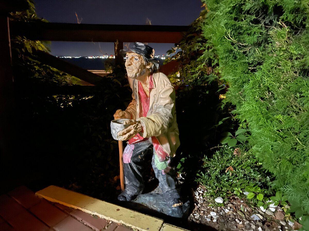 Типичные ошибки пользоваться советами тех, кто сам не имеет возможности реализовать свои цели. Нужно досконально изучить все особенности бизнеса и быть уникальным 