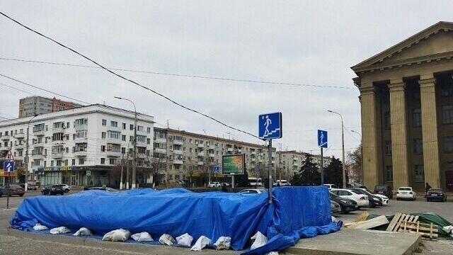     Рабочие приступили к заливке полов на реконструируемой станции скоростного трамвая в Волгограде. Местным жителям обещают ступени с системой подогрева, позволяющей избежать образования наледи на поверхности.