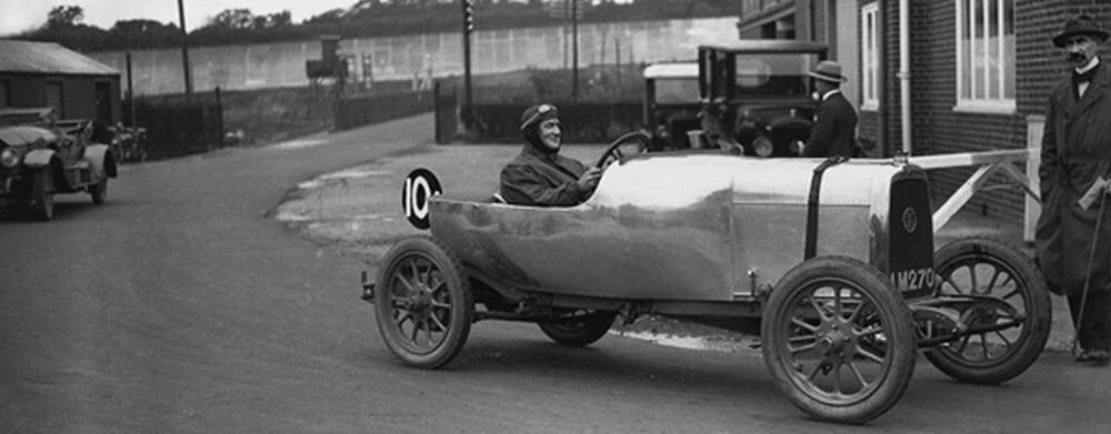Первый автомобиль Aston Martin 1915 года