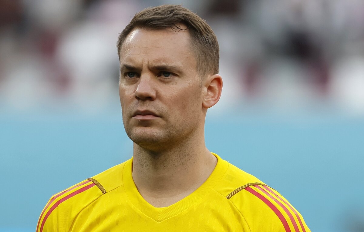    Вратарь "Баварии" и сборной Германии по футболу Мануэль Нойер  EPA-EFE/RONALD WITTEK