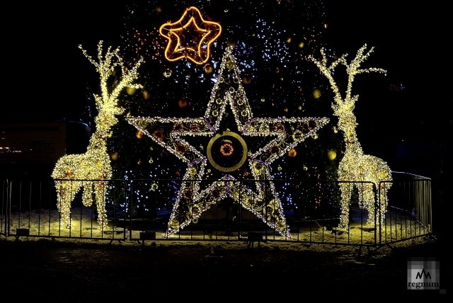    Украшение новогодней ёлки Наталья Стрельцова © ИА REGNUM