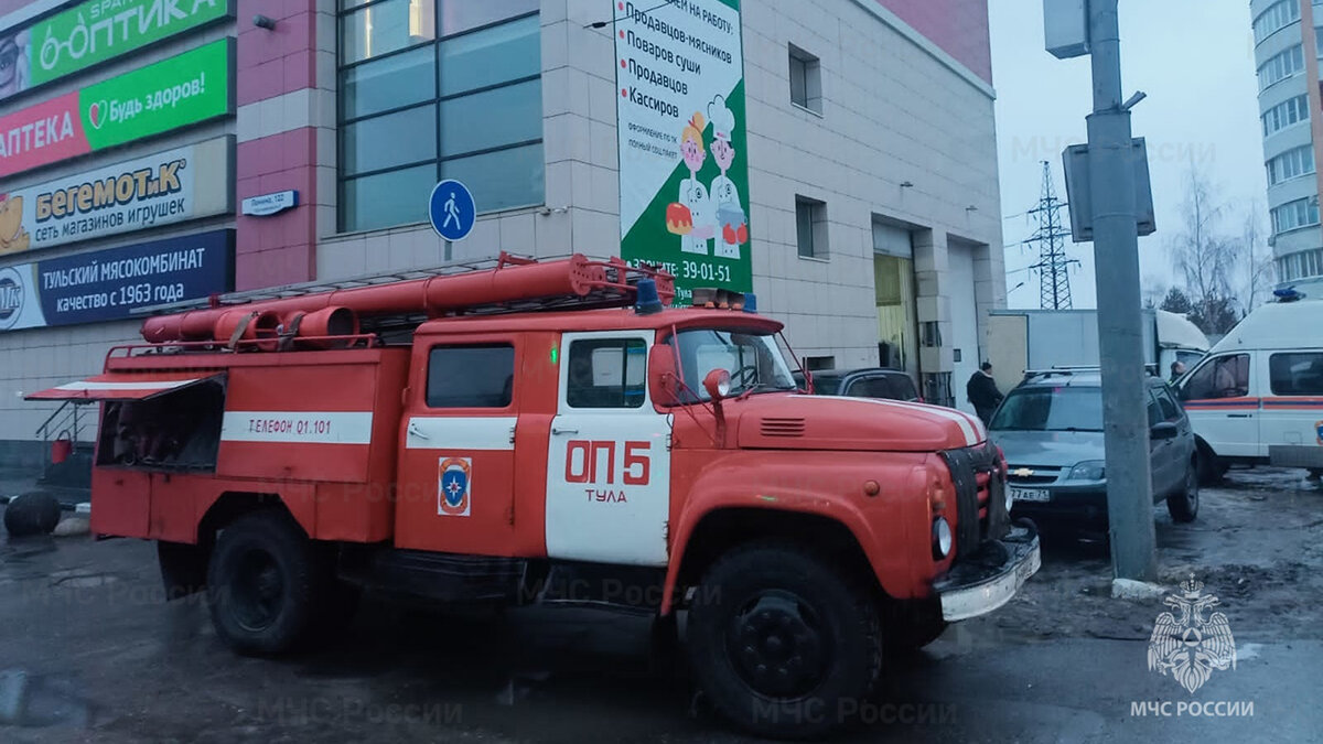 Спасатели эвакуировали 31 человека при пожаре в «СПАРе» на Зеленстрое в  Туле | Вести Тула | Дзен