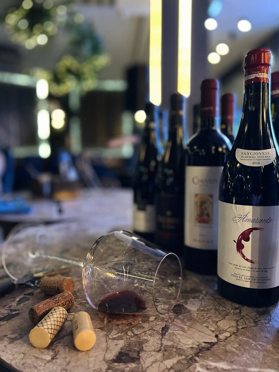 'Dry Wine' - это не просто дегустация, гастроужин или винное шоу, а нечто большое. Это полноценное комьюнити, где каждый связан друг с другом через призму винной культуры. 