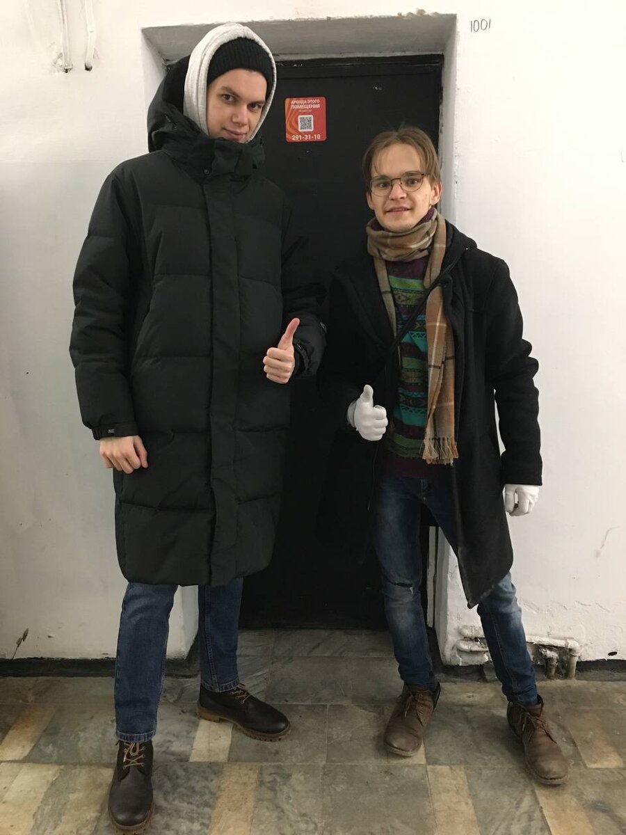 Дверь. И за дверью :) 
На фотографии не очень понятно, какой мрак происходил внутри. 