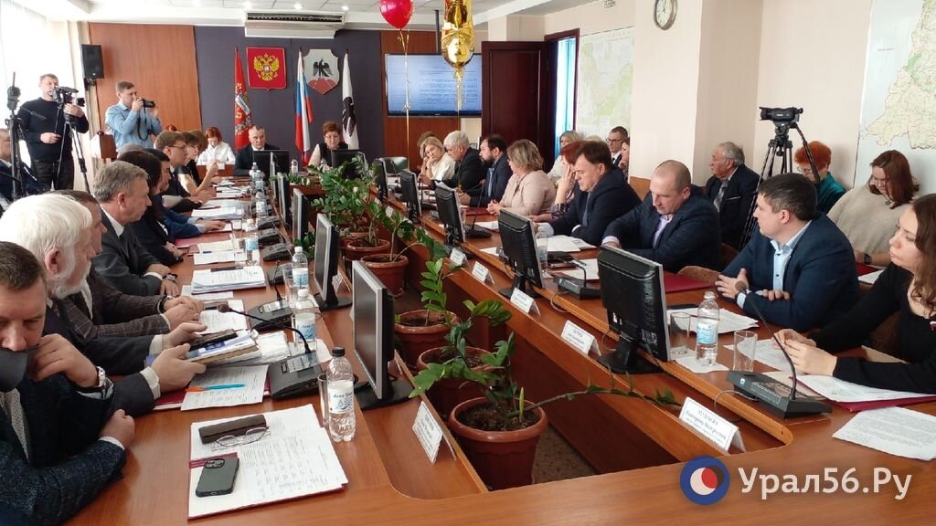    Топ вопросов главе Орска от депутатов: транспорт на ОЗТП, снос аварийных домов и будет ли приют для собак?