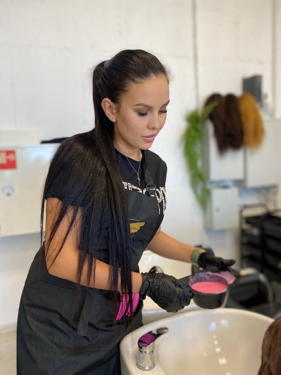 На фото автор канала, Алеся Теперикова