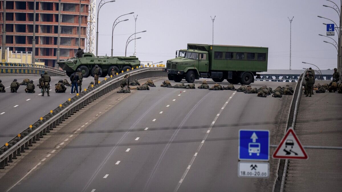    Украинские военные в Киеве. 25 февраля 2022© AP Photo / Emilio Morenatti