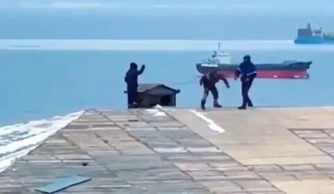 Коммунальщики подрались прямо на крыше дома во Владивостоке