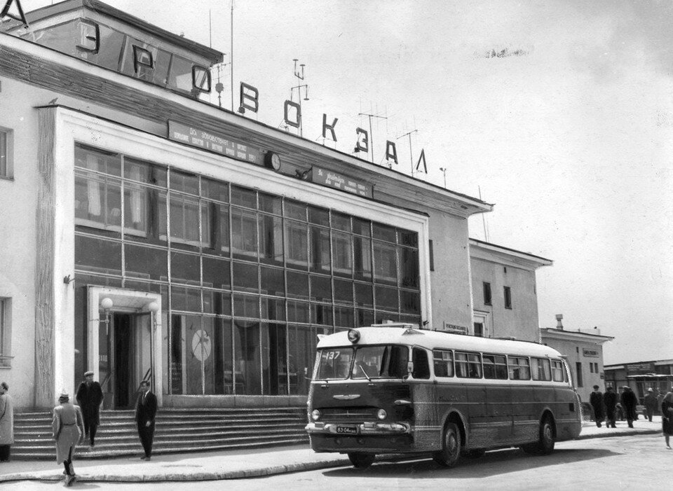 Автовокзал советский. Аэропорт Курумоч старый. Куйбышев аэропорт Курумоч. Город Самара аэропорт. Аэропорт Курумоч СССР.