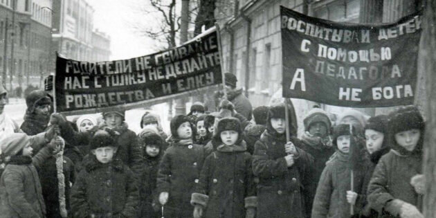 Советские дети выступают против рождества, 1929 г. Изображение: Public Domain📷
