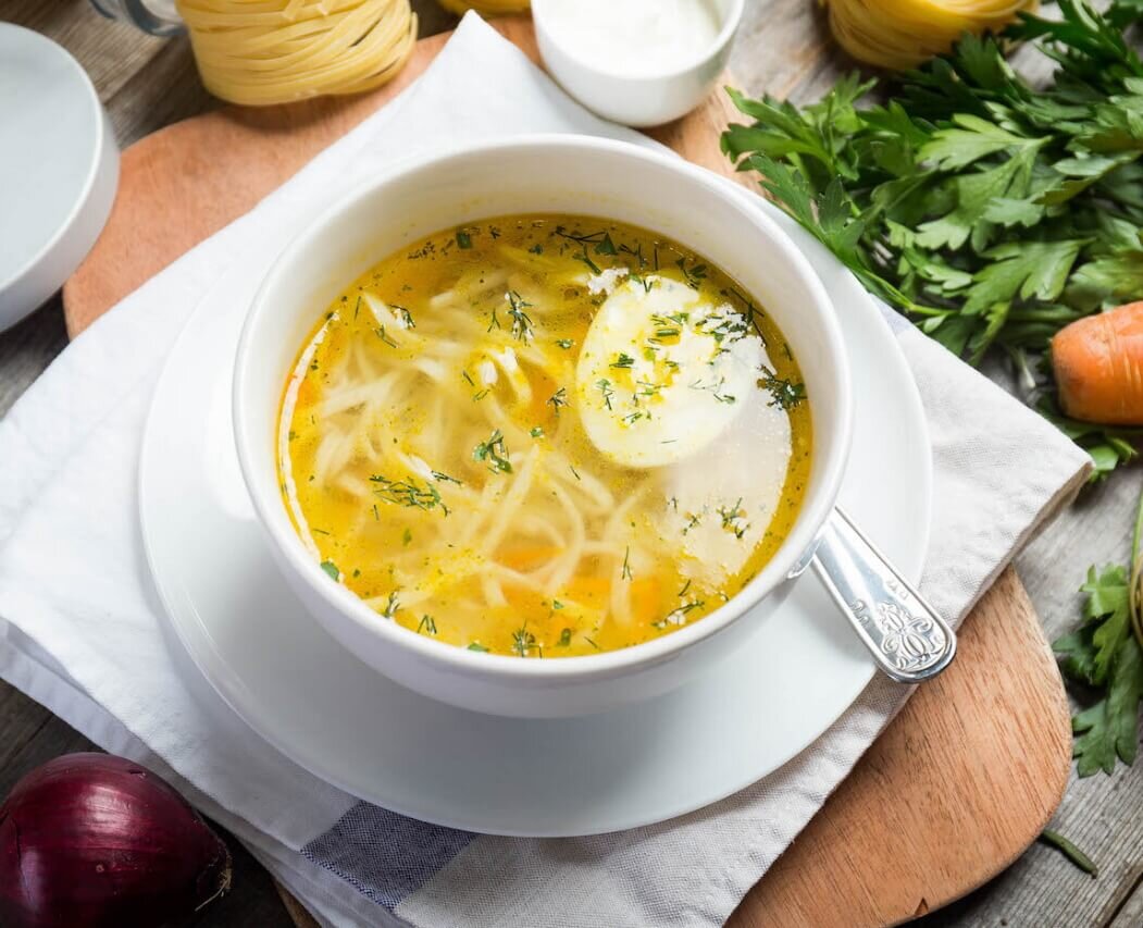 Куриный суп с яичной лапшой