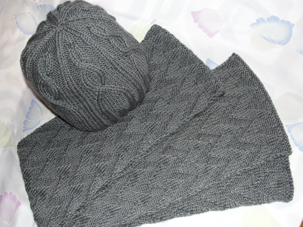 Вязаные шапки, шарфы, перчатки