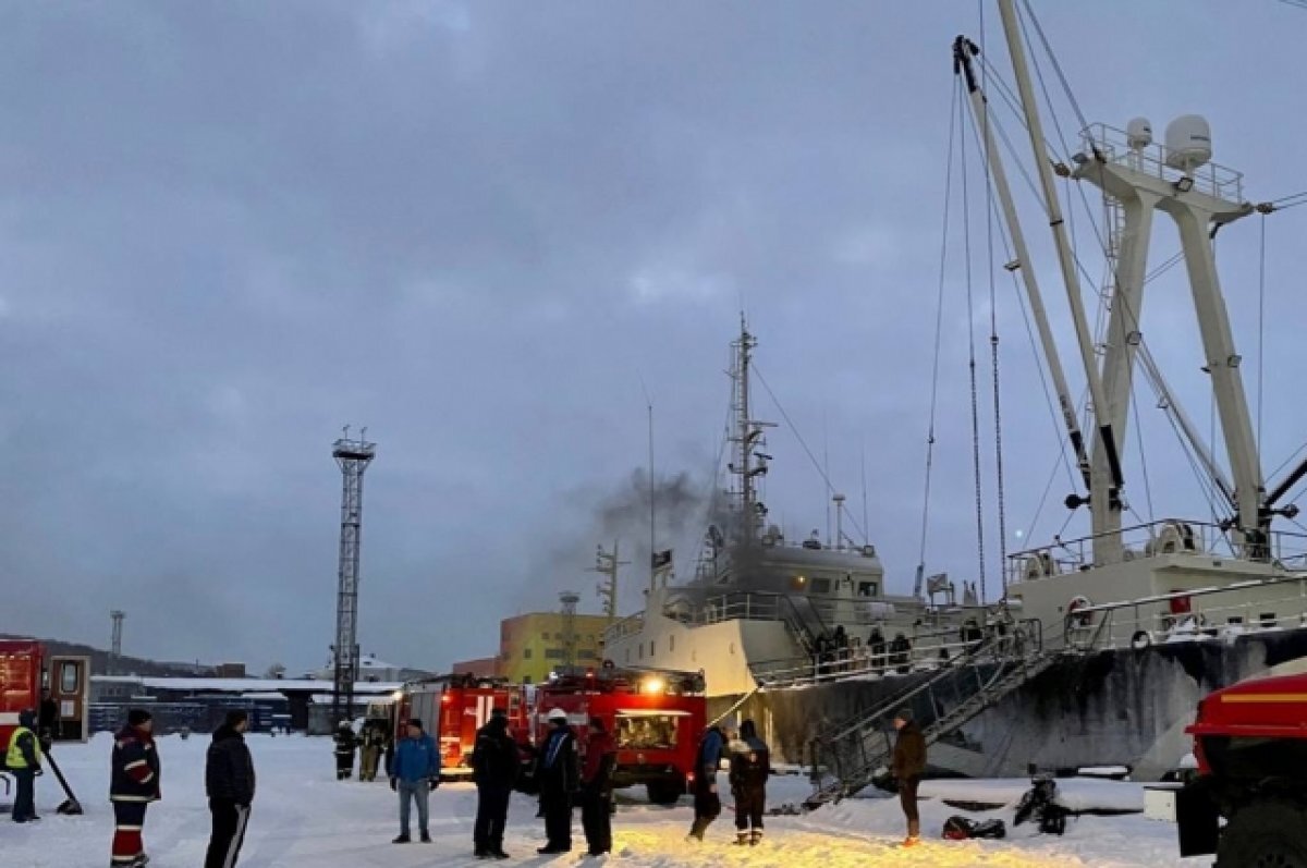    В Мурманске горит судно «Принцесса Арктики»