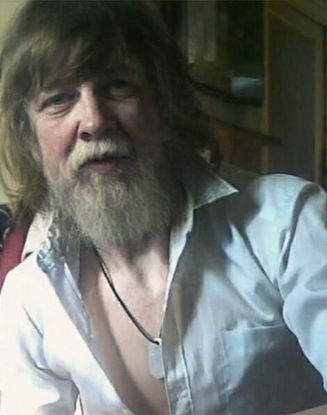 Просто старик какой-то, а может я в старости. 