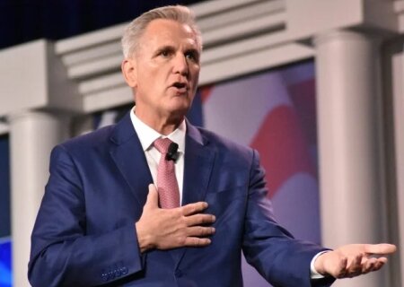     Медведев: выбирали не спикера Палаты представителей, а тащили свиную тушу