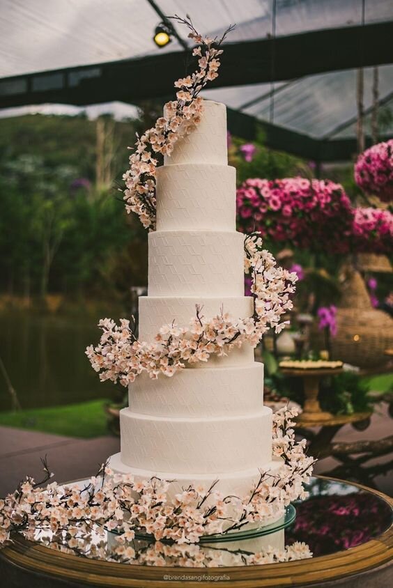 Модные торты. Стильный свадебный торт. Шикарный свадебный торт. Тренды свадебных тортов. Стильный свадебный торт.