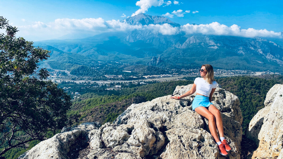 Покорение небольшой горы открывает шикарный вид!