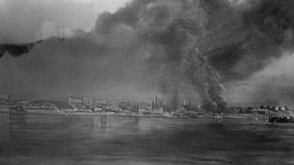    Вид на горящий город Сталинград. 23 августа 1942 года © РИА Новости / А. Курунин