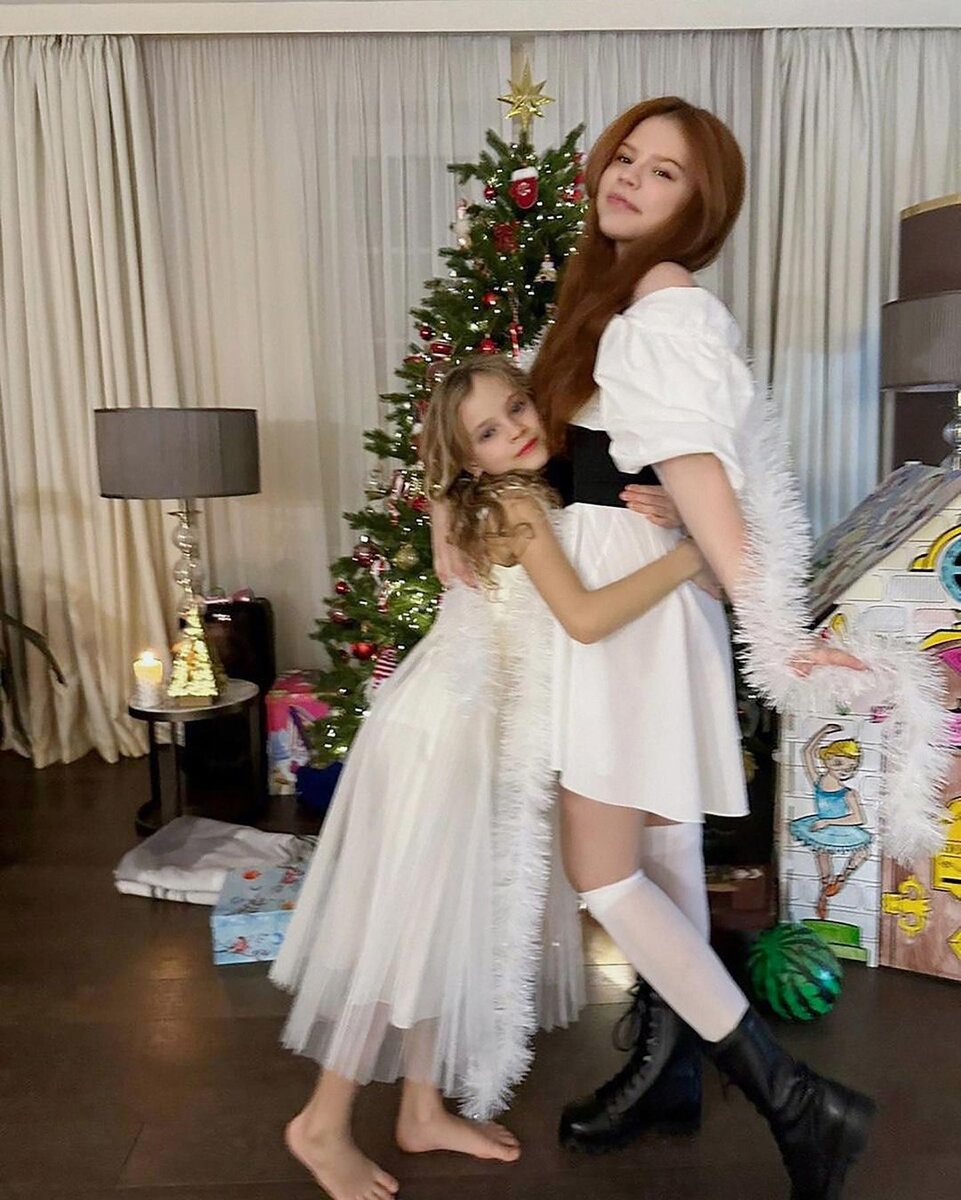    Александра и Мария, дочери МакSим Соцсети МакSим