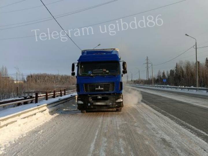    На трассе «Тюмень - Ханты-Мансийск» автоледи врезалась в грузовик
