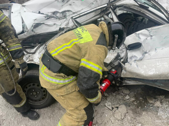     Смертельное ДТП случилось на белогорской трассе в Приамурье. ФОТО: пресс-служба ГУ МЧС России по Амурской области