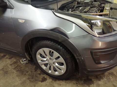 Вмятина на крыле Киа