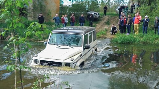 Video herunterladen: Поспорили ГЕЛИК G63 AMG vs DEFENDER vs TOYOTA PRADO 150.