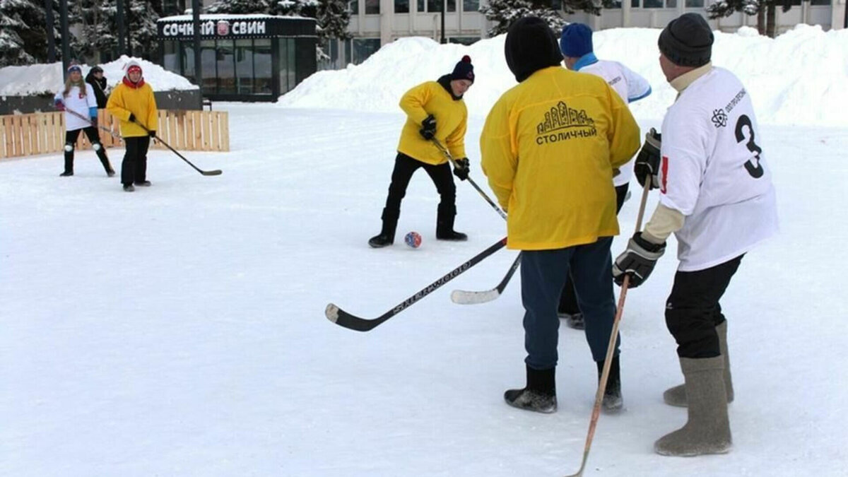     В Ижевске 21 января откроется городской Чемпионат по хоккею на валенках – игре, ставшей популярной во всей России. Об этом сообщила пресс-служба муниципалитета.