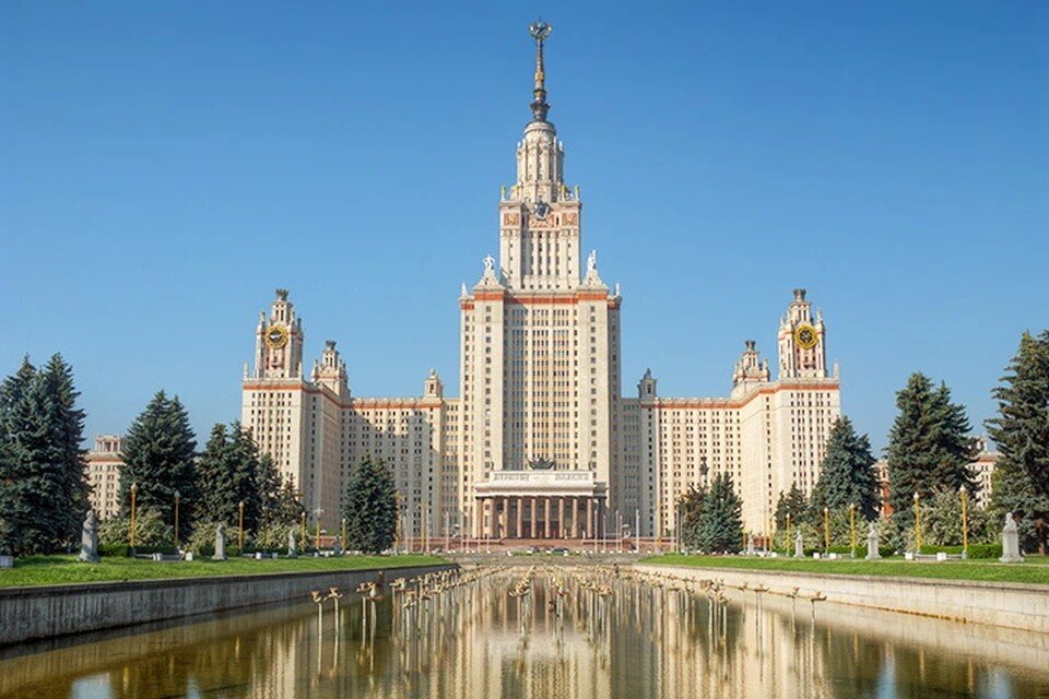     МГУ проверяет информацию об избиении 72-летней сотрудницы физфака охранником Фото: Алексей Клятов