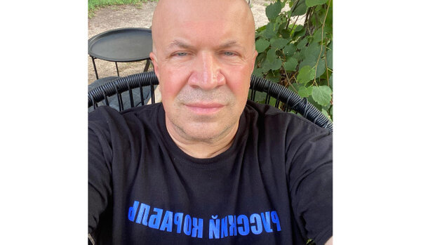 Заядлый футбольный общественник и, судя по футболке, большой патриот Украины. Олег Печёрный. Фото © Facebook (признан экстремистской организацией и запрещён на территории Российской Федерации) / Олег Печёрный