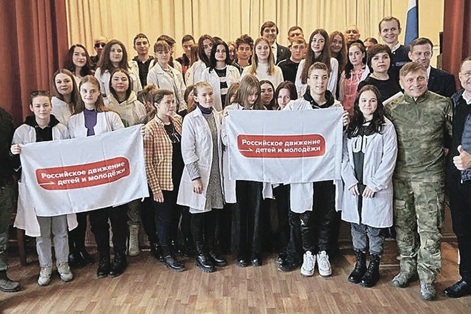     Молодежь Херсонщины открыла первое региональное отделение «Движения Первых». Фото: t.me/VGA_Kherson