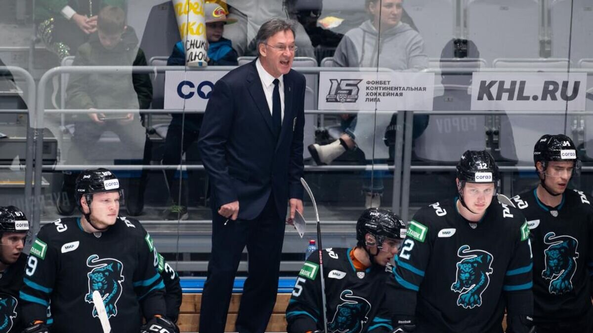    Главный тренер "Сочи" Сергей Светлов© Фото : Пресс-служба ХК "Сочи"